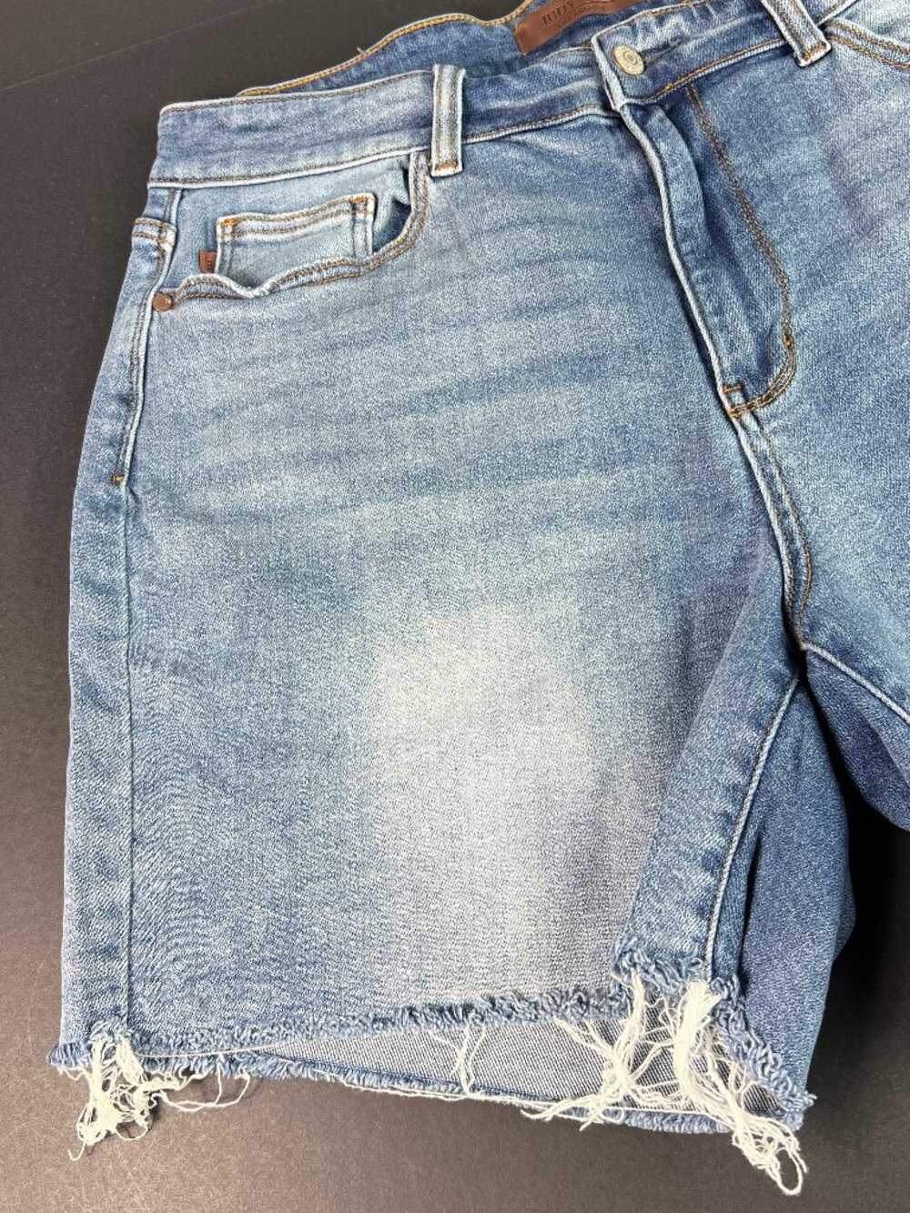 Judy Blue Jean Shorts Womens Plus 35* High Rise Blue Cut Off Denim Jorts Tag 2XL - Picture 2 of 15